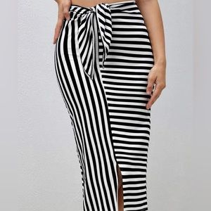Black and white striped skirt L (8/10)